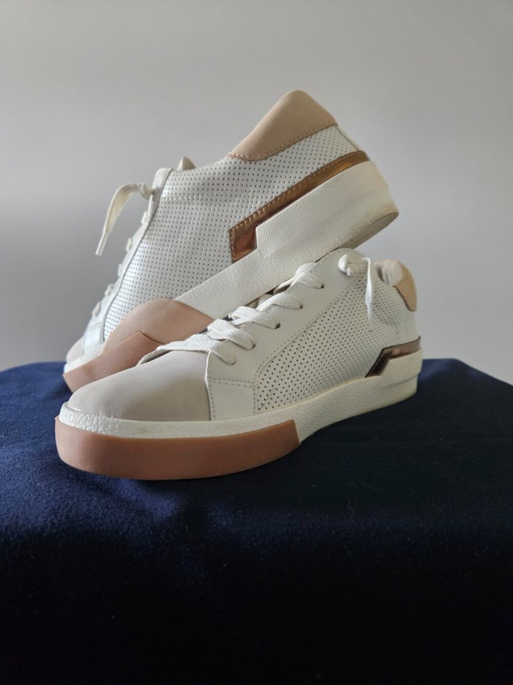 DV By Dolce Vita Helix Mesh Sneakers with Gold-Size 10